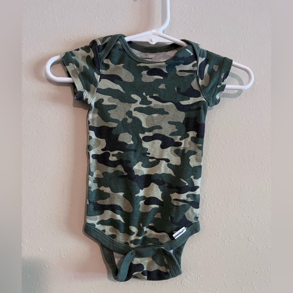 Gerber 0-3 month onesies